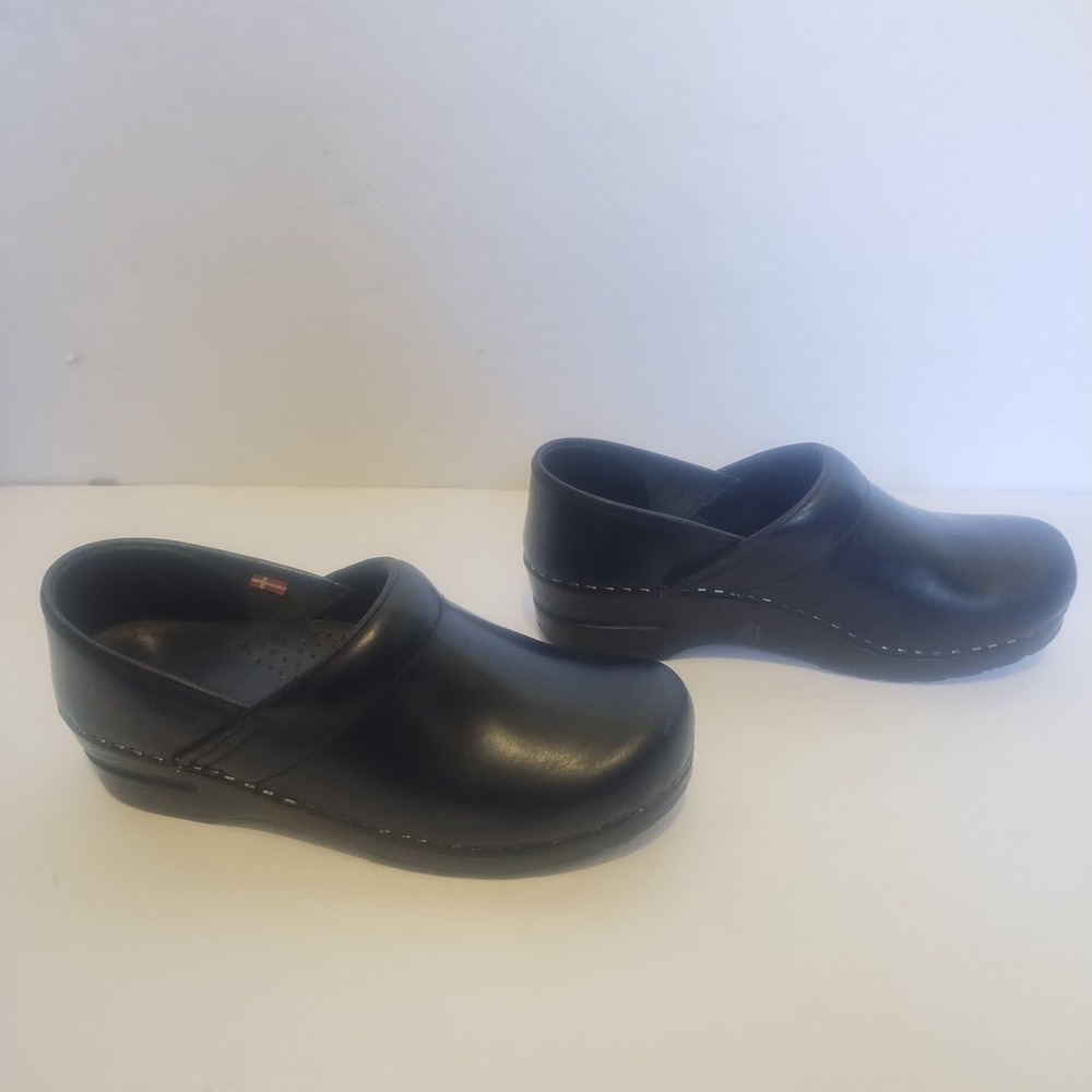 Sanita Danish Clogs Womens 39/8.5 Black Leather Closed Back Comfort Professional